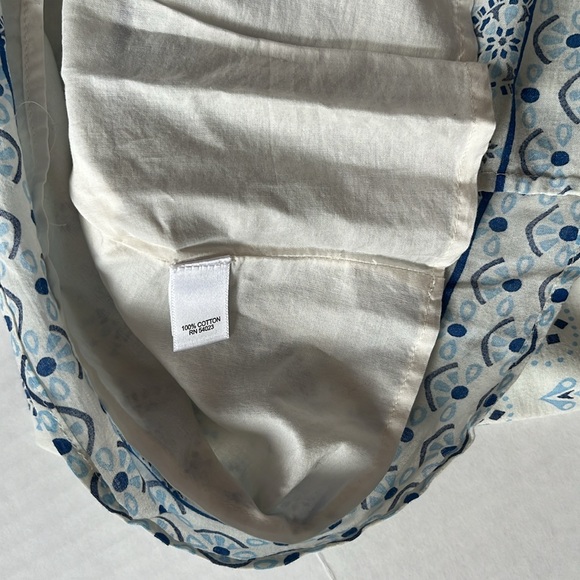 Banana Republic Women's Summer Top, Size: L.  Color: White w Blue - Picture 4 of 4